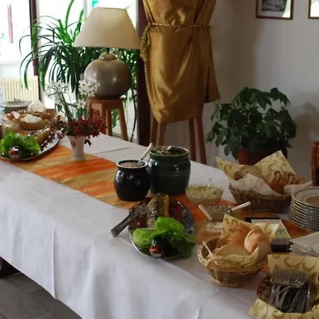 לינה וארוחת בוקר Jabloniowy Dworek Kociewie 3*